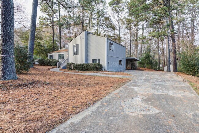Foto del edificio - 2700 Creekview Point NW