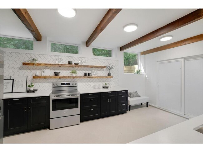 Foto del edificio - 5111 Colonial Dr