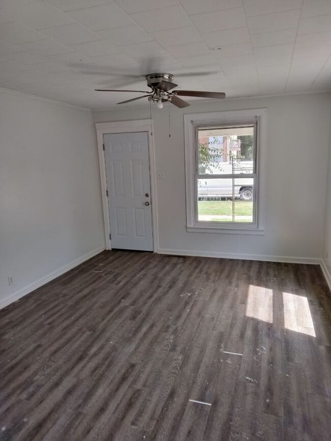 Building Photo - 2 Bed 1 Bath Bungalow home right by Arkans...