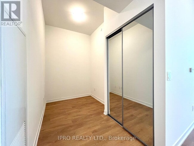 Building Photo - 498-2498 Caldari Rd