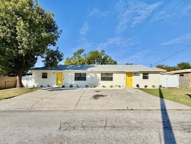 Photo - 5212 Peach Ave Apartment