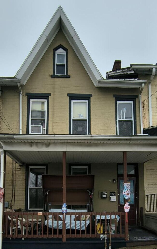 Building Photo - 228 W 3rd St