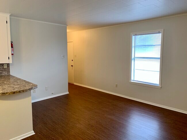 Building Photo - 208 Parmley Dr