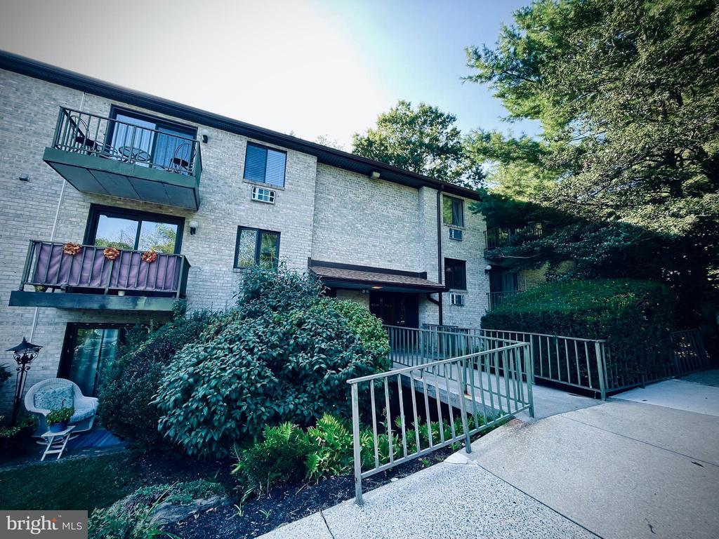 Primary Photo - 21 Dougherty Blvd