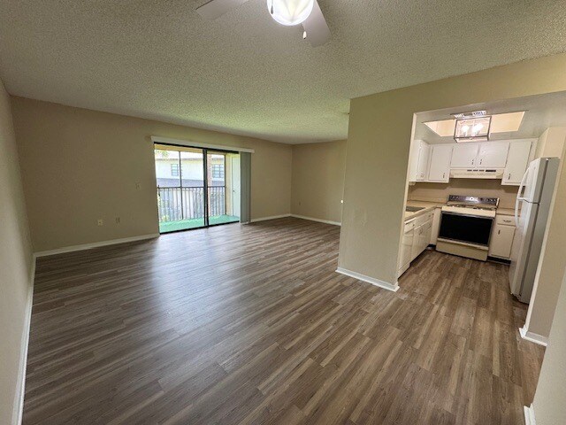 Foto del edificio - 2815 Rhonda Ln