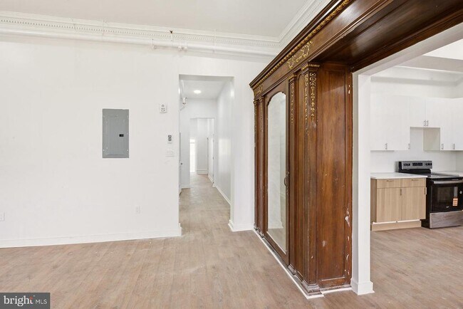 Building Photo - 6012 Ridge Ave