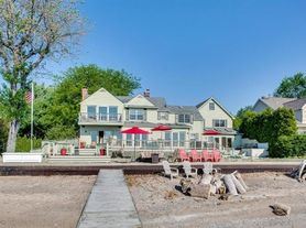Primary Photo - 12260 Lakeshore Dr