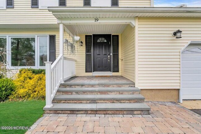 Building Photo - 19 Fieldstone Ln