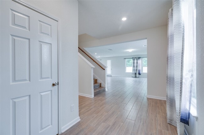 Building Photo - 2547 White Bluff Ln