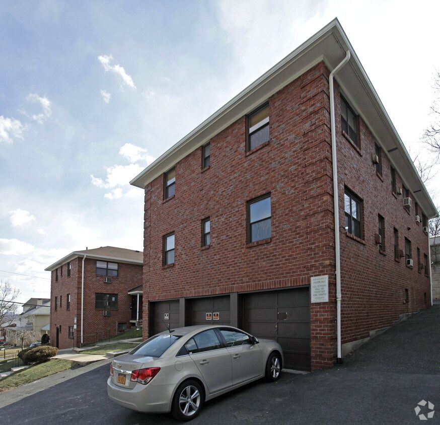 Building Photo - Carrich Garden Apartments