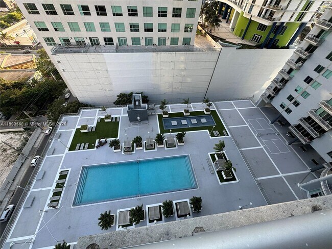 Building Photo - 690 SW 1st Ct