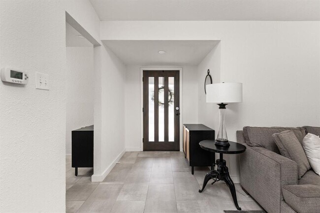 Foto del edificio - 8000 Treehouse Ln