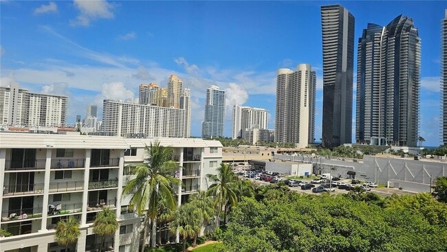 Foto del edificio - 17021 N Bay Rd