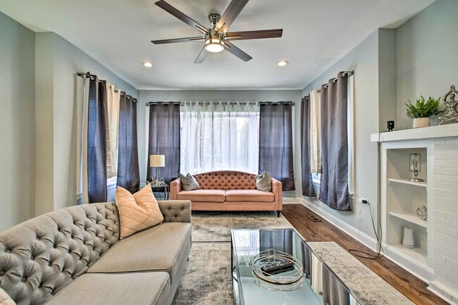 Building Photo - 7931 S Eberhart Ave