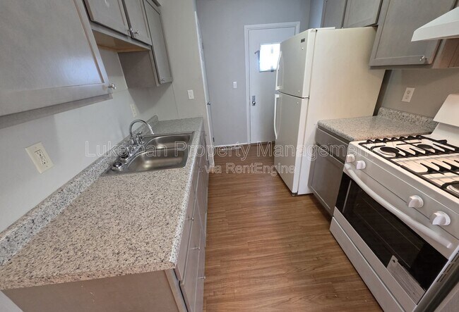 Foto del edificio - 51 Baldwin Ave E