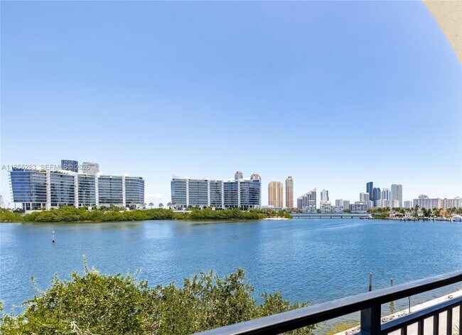 Foto del edificio - 3255 NE 184th St