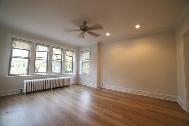 Foto del edificio - 3733 N Christiana Ave