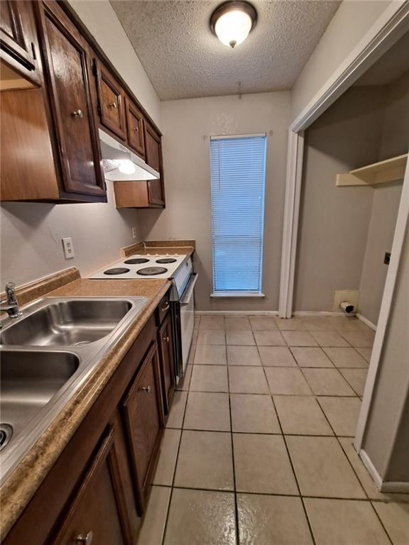 Building Photo - 5001 Middlecoff Dr