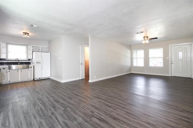 Building Photo - 303 N Cherry St
