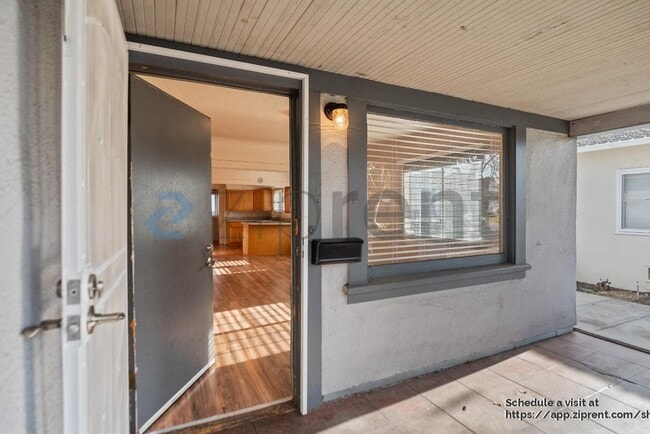 Building Photo - Unit