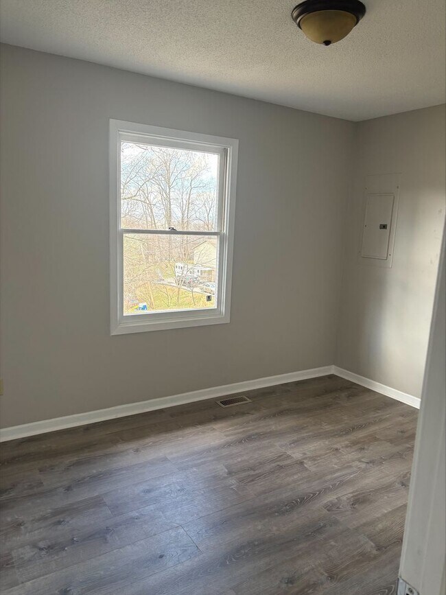 Foto del edificio - 3 Bedroom 2 Bath in Gray