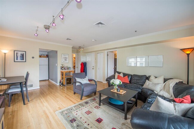 Building Photo - 1201 Willow Ave