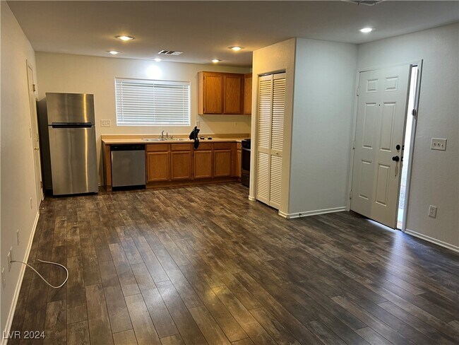 Building Photo - 119 Thornless Rose Ct