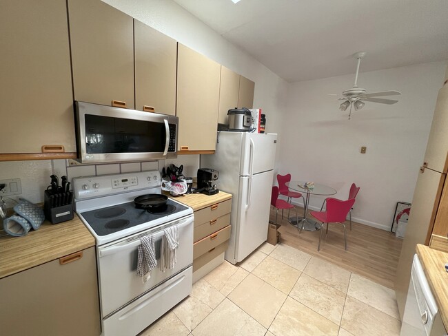 kitchen - 8310 Regents Rd
