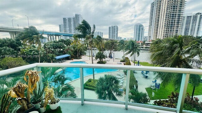 Foto del edificio - 19390 Collins Ave