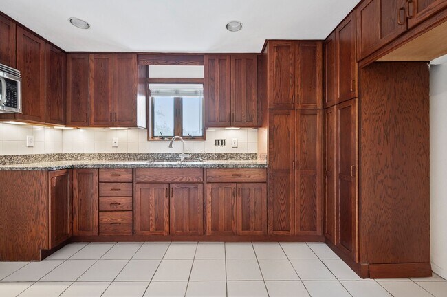 Building Photo - Newly Renovated 3 bedroom home in Turtle C...