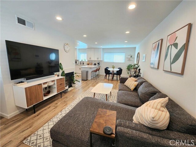 Building Photo - 1217 W Rosecrans Ave
