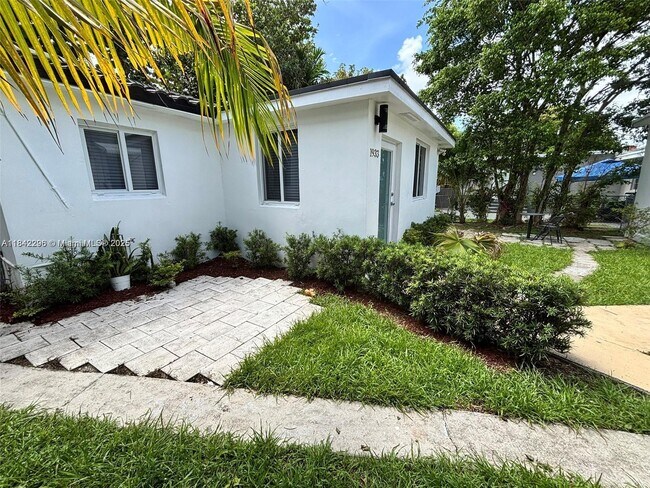 Foto del edificio - 1933 SW 17th Ct