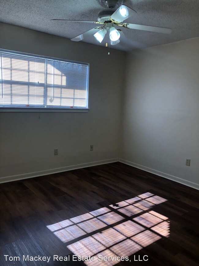 Building Photo - 5 br, 2.5 bath House - 10016 Hackberry Dr