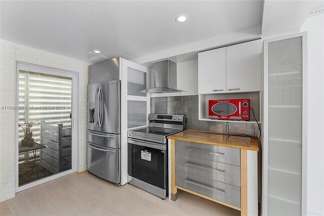 Foto del edificio - 517 NE 38th St