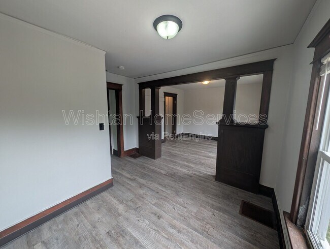 Foto del edificio - 1086 N Cedar St
