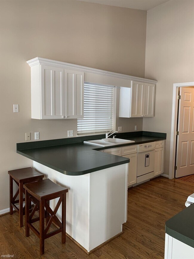 Building Photo - 3 br, 3 bath Condo - 11811 Pine Way Ct