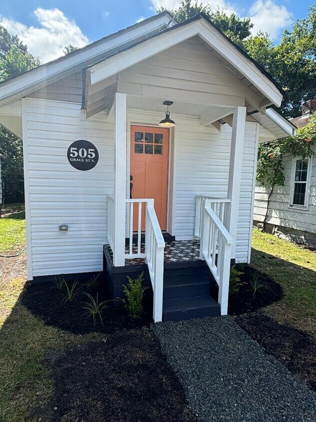 Primary Photo - 505 Grace St S