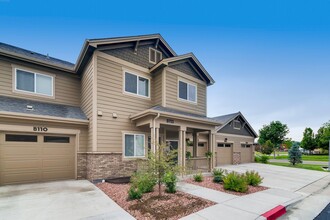Building Photo - Beautiful 2 Bed 2 1/2 Bath Townhome in Fort Collins!