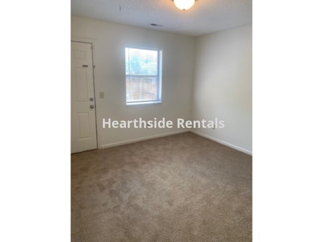 Building Photo - **2 Bedroom 1 Bath Apartment Next to Pitt ...