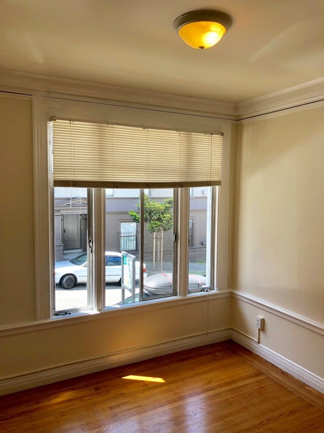 Building Photo - Classic Nob Hill 1 Bedroom apartment!