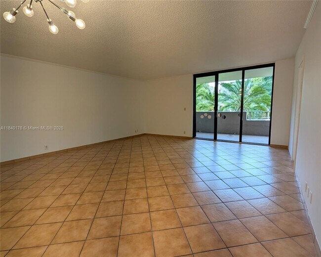 Foto del edificio - 181 Crandon Blvd