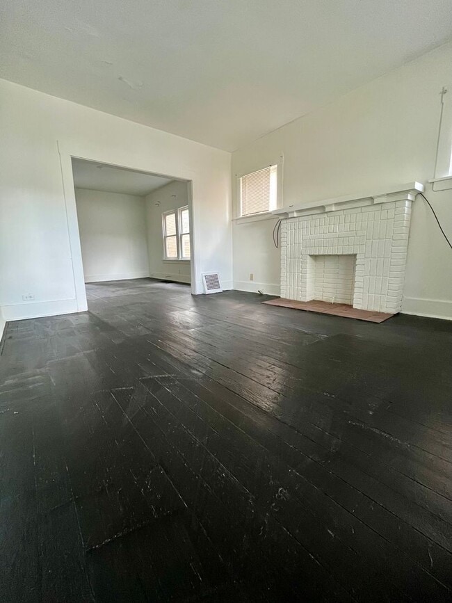Building Photo - Two Bedroom Home