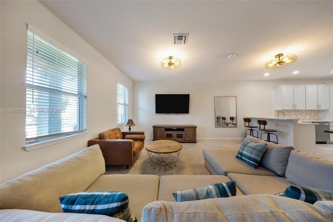 Building Photo - 5110 Eucalyptus Dr