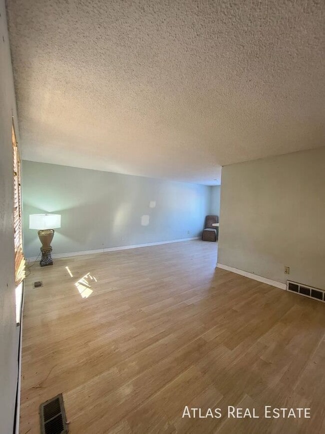 Building Photo - 9327 W Nova Ave