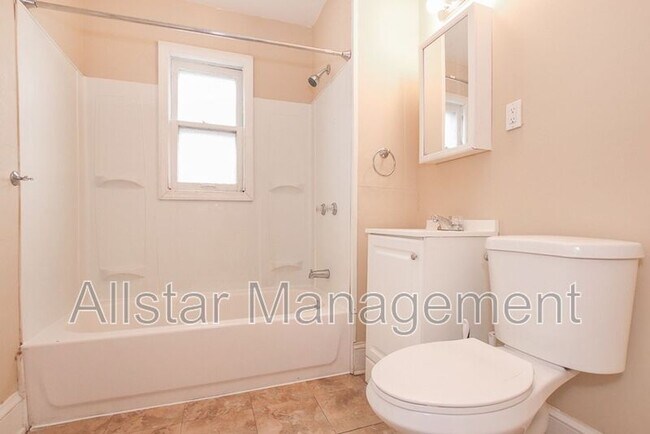 Foto del edificio - 7508 Theota Ave