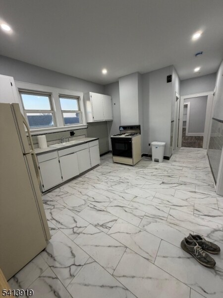 Foto del edificio - 220 Silver Ave