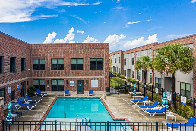 Foto del edificio - Pulaski Square Townhomes