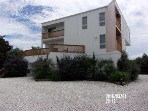 Building Photo - 561 Dune Rd