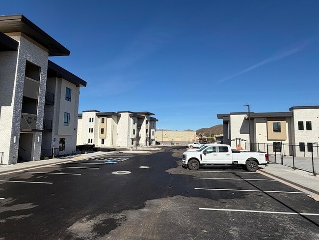 Foto del edificio - 983 W State St