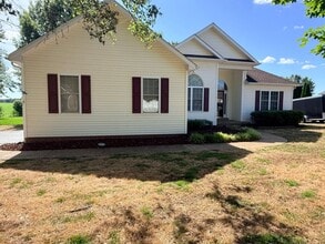 Building Photo - 515 Golfview Way